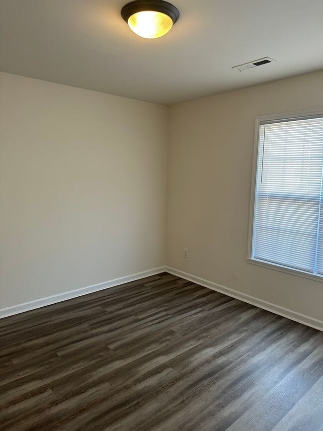 Building Photo - 3BR/2BA single level home