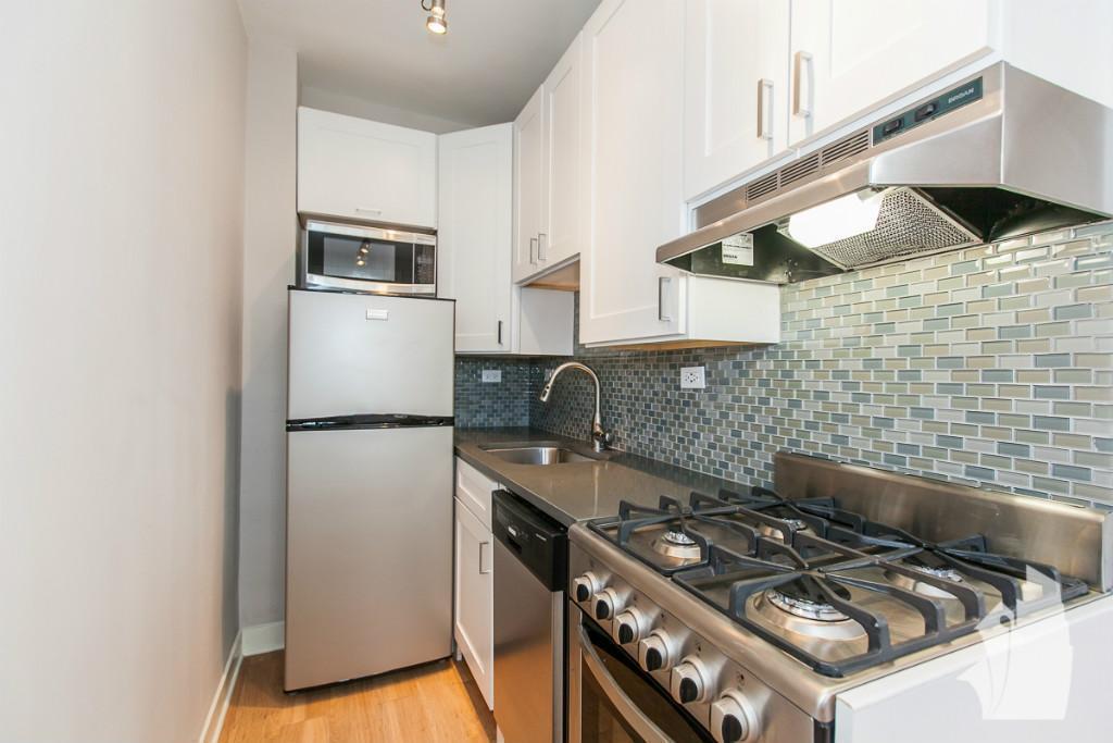 Building Photo - 541 W Belmont Ave