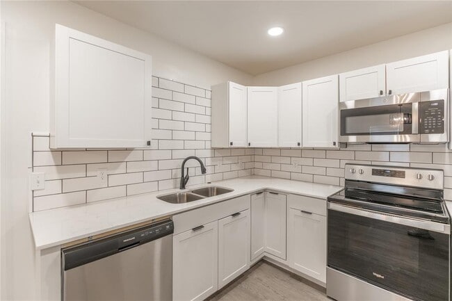 Building Photo - 531 Parkhill Cir