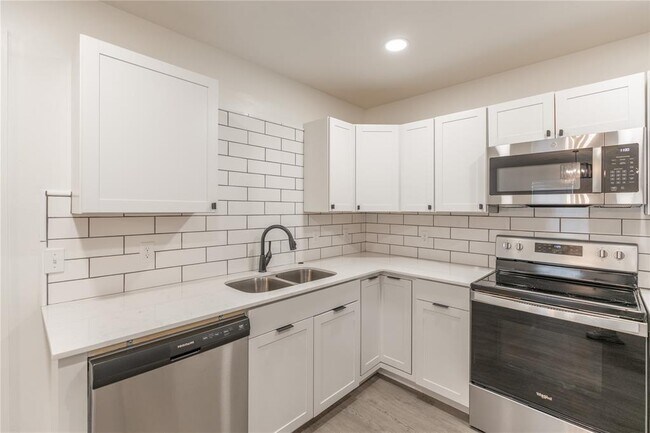 Building Photo - 537 Parkhill Cir