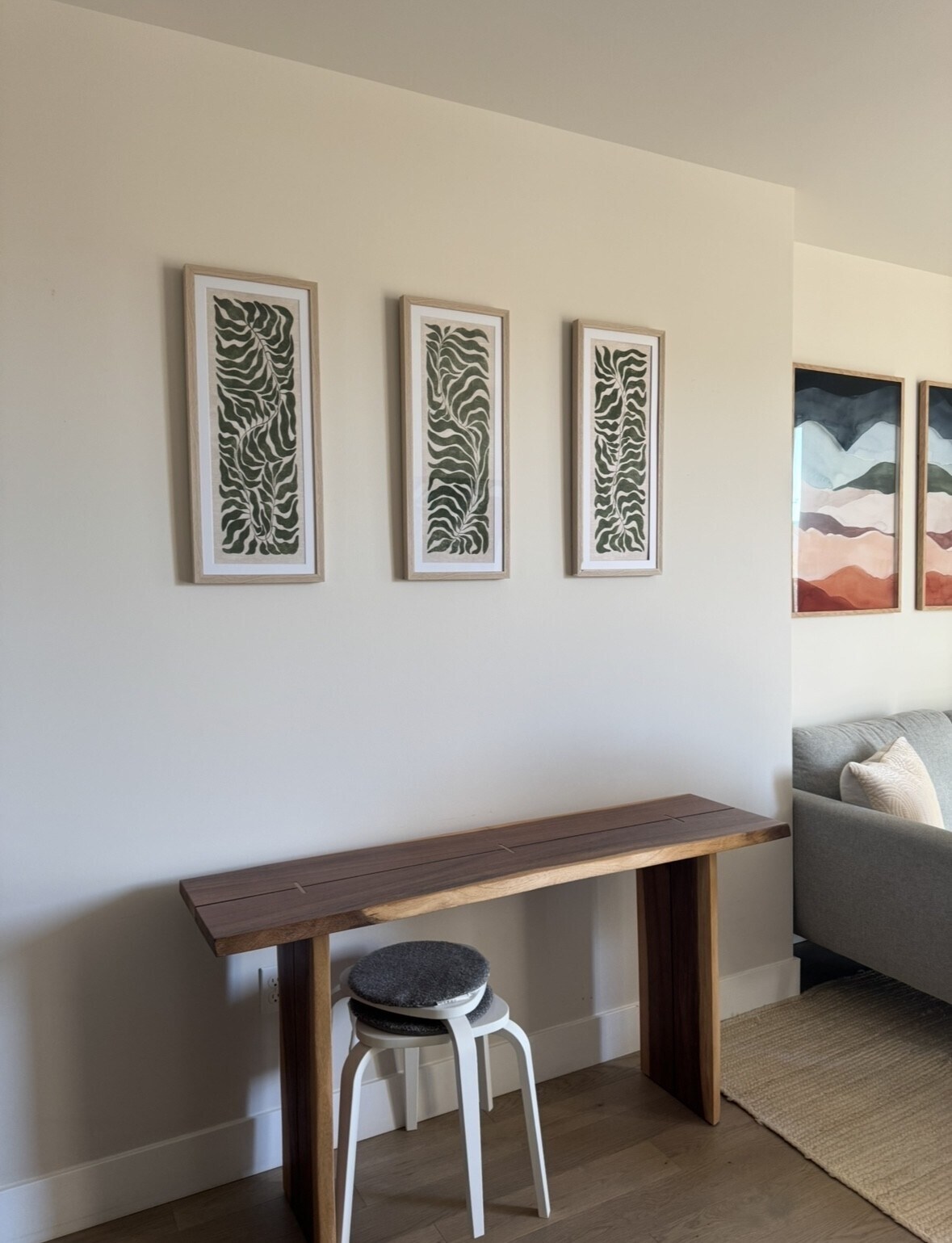 Current living room decor - 901 Jefferson St