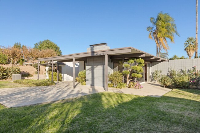 Building Photo - 10347 Cozycroft Ave