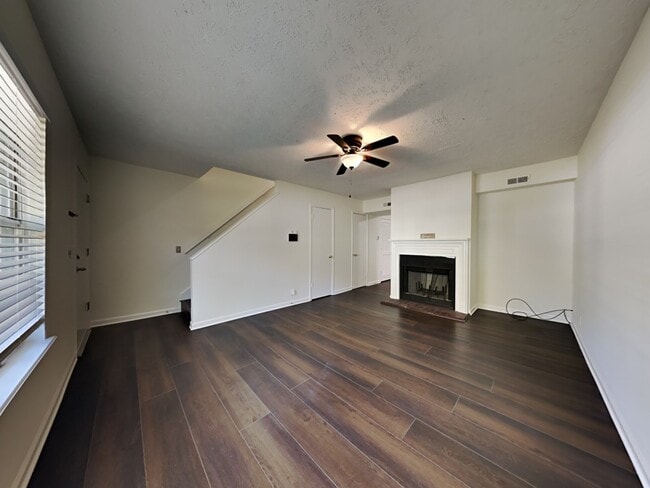 Building Photo - 1012 Patio Dr