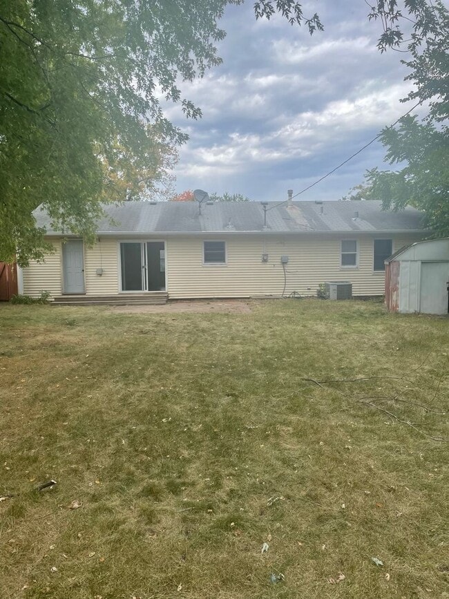 Building Photo - Crystal Home For Rent