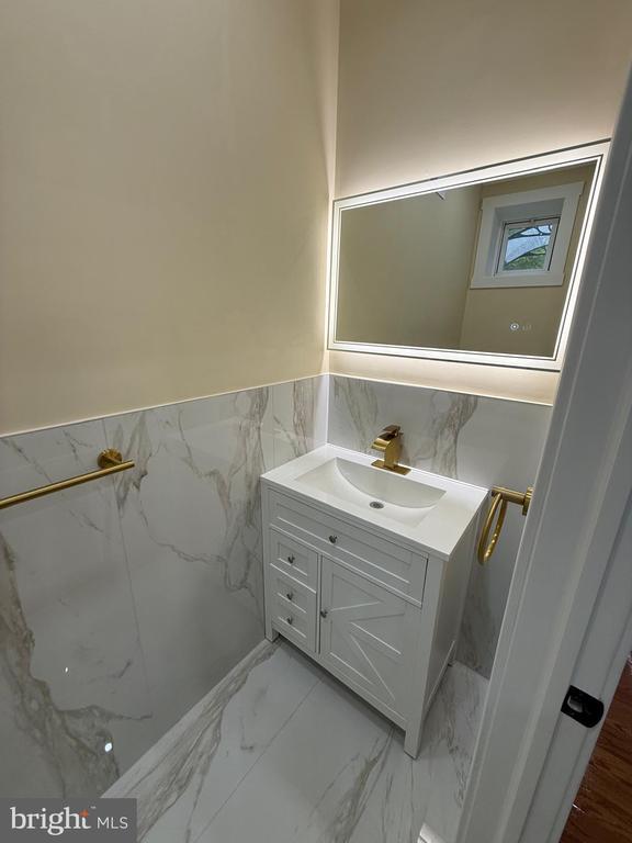 Building Photo - 5502 Master St