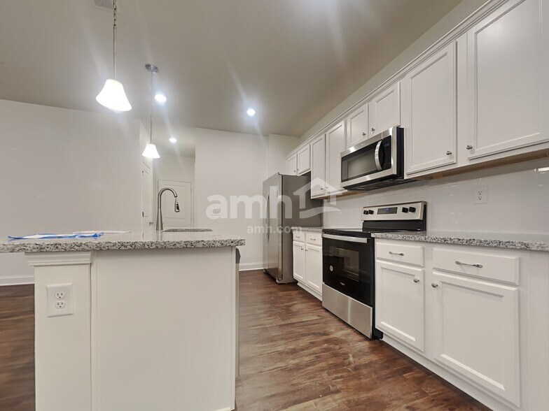 Building Photo - 475 Summit View Ct