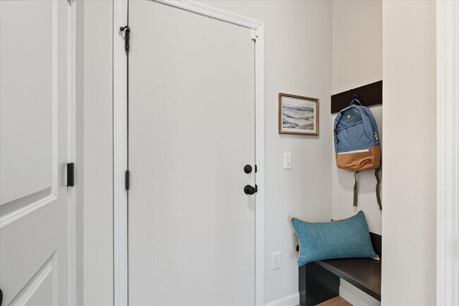 Building Photo - 3472 Knightsbridge Trl N