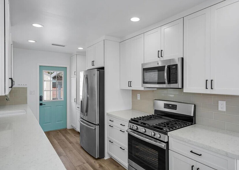 Building Photo - 15017 Bodger Ave