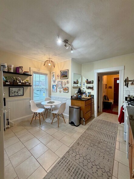 Building Photo - 134 N Union St