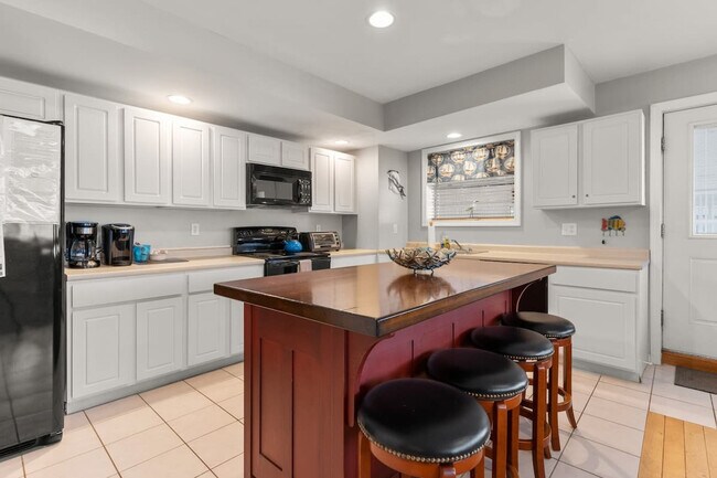 Building Photo - 24 Ashworth Ave