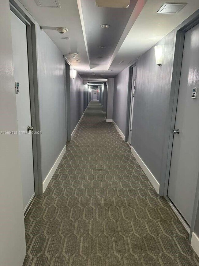 Building Photo - 5055 Collins Ave