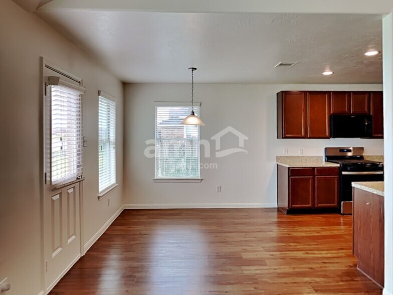 Building Photo - 26 Mira Loma Dr