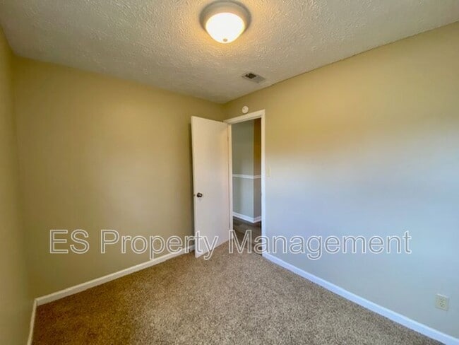 Building Photo - 6105 Epperson Dr