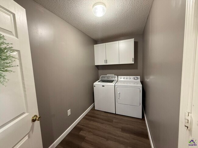 Building Photo - 107 White Tail Ln