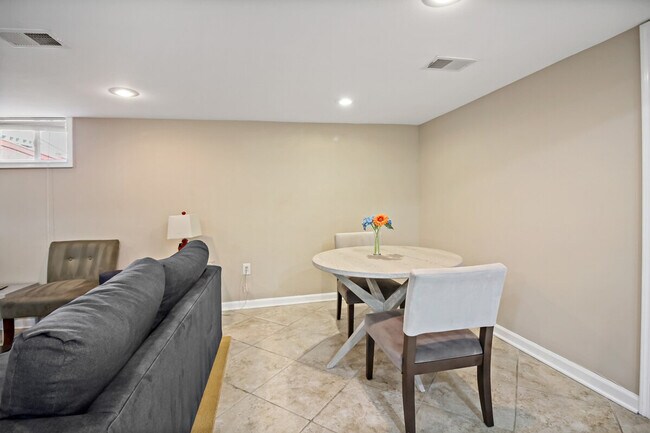 Building Photo - 2757 Greenway Blvd