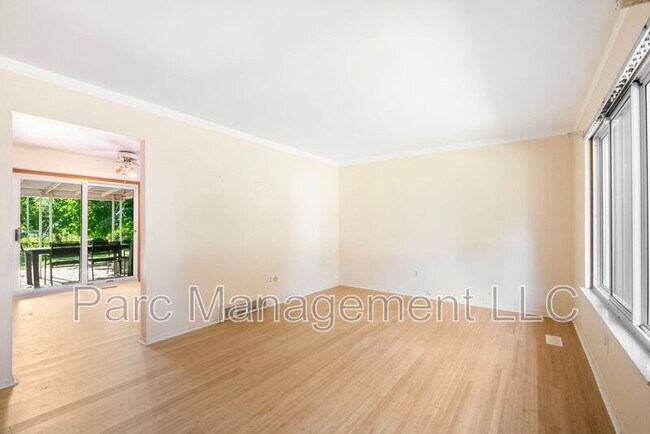 Building Photo - 2076 Harned St