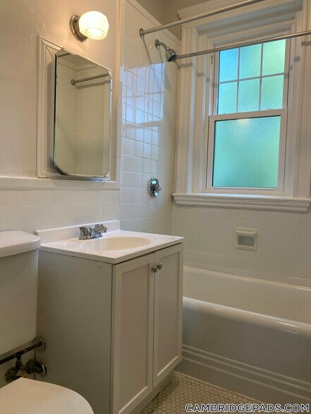 Building Photo - 18A Forest St