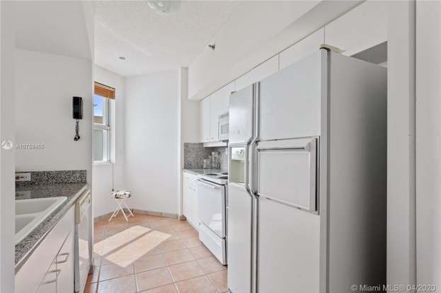 Building Photo - 4201 Collins Ave