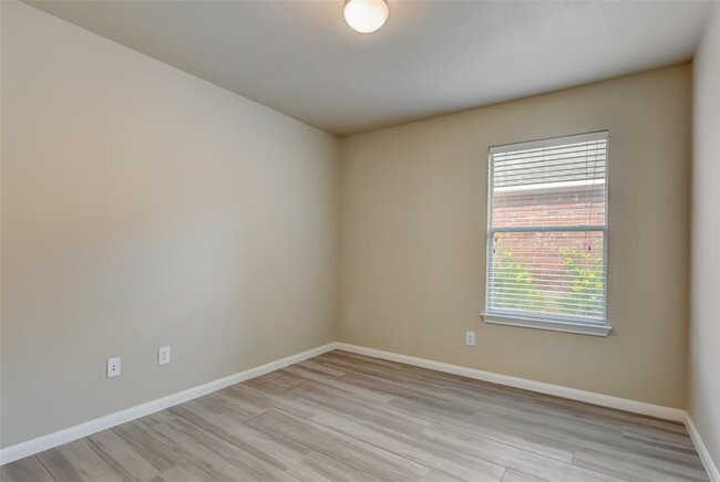Building Photo - 834 Dark Horse Ln
