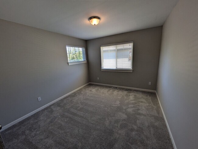 Building Photo - 404 Wallace St