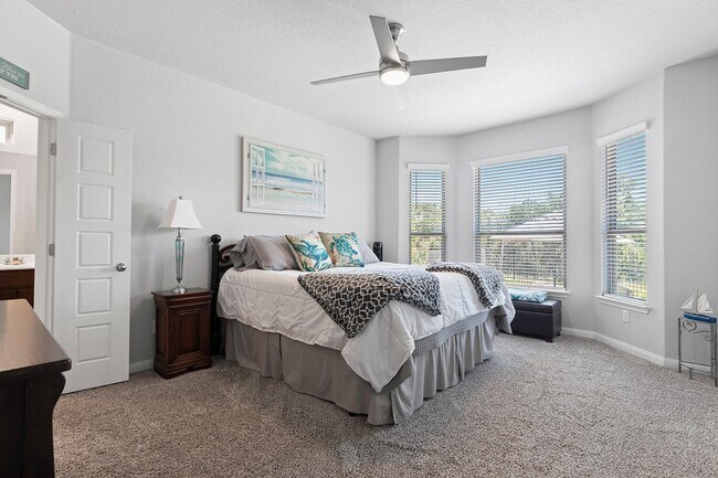 Building Photo - "Charming 3-Bedroom Retreat with 2 Baths i...