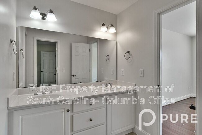 Building Photo - 4 Hunters Pond Dr