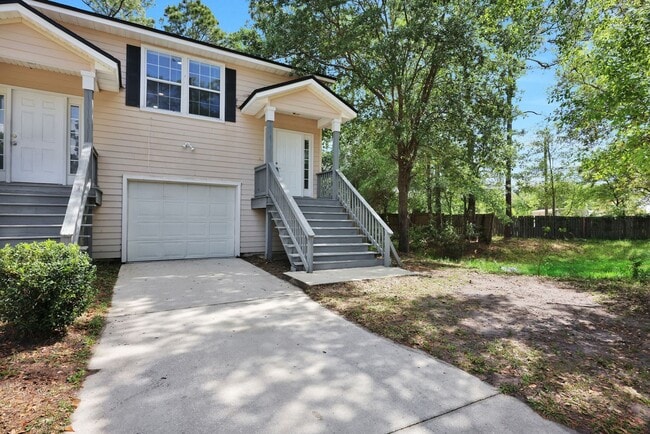 Building Photo - NEWLY RENOVATED 3 BEDROOM 2.5 BATHS TOWNHO...