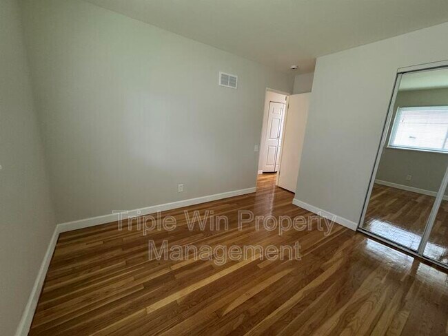 Building Photo - 10655 Hallwood Dr