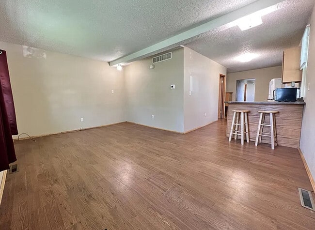 Primary Photo - 202 14th Ave SW