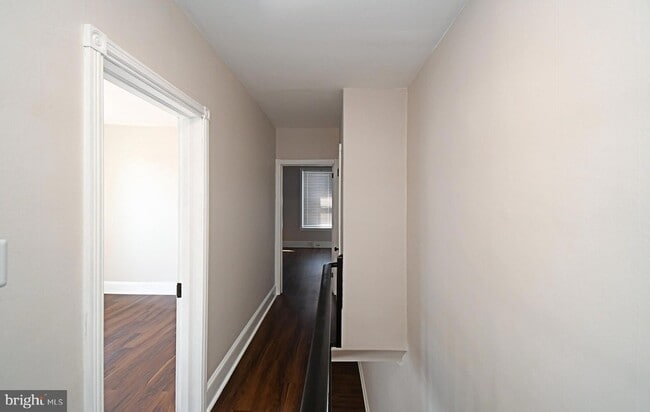 Building Photo - 242 E 8th Ave