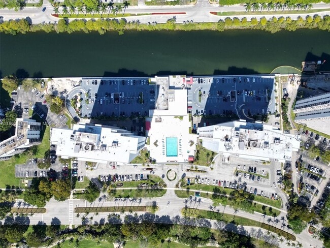 Building Photo - 3675 N Country Club Dr