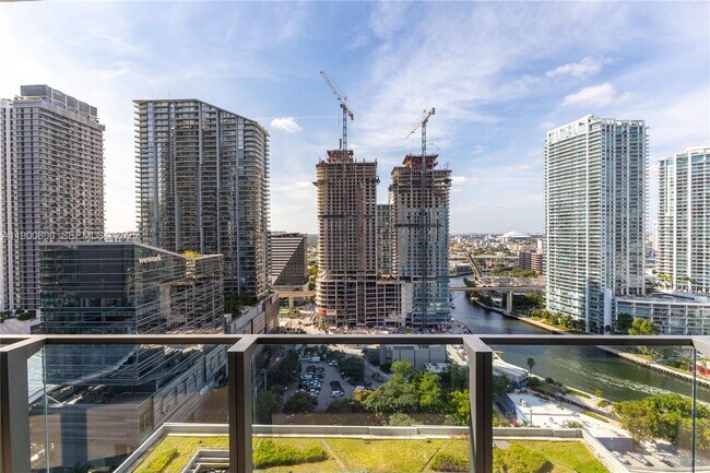 Building Photo - 68 SE 6th St