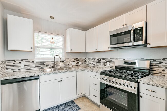 Building Photo - 812 38th St
