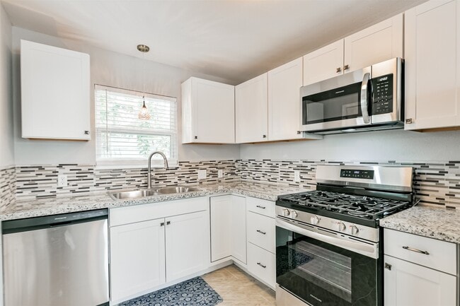 Building Photo - 812-838 38th St