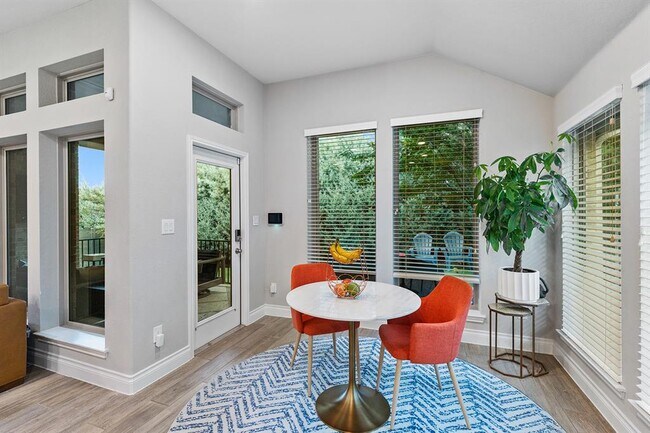 Building Photo - 104 Indian Paintbrush Trl