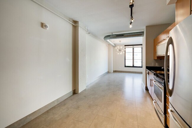 Building Photo - Move-in Ready 1BR 1BA at the Alta is a Min...