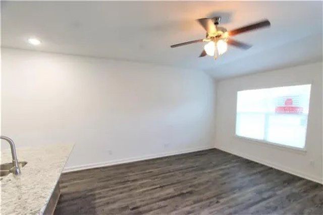Building Photo - 637 Hidden Springs Dr