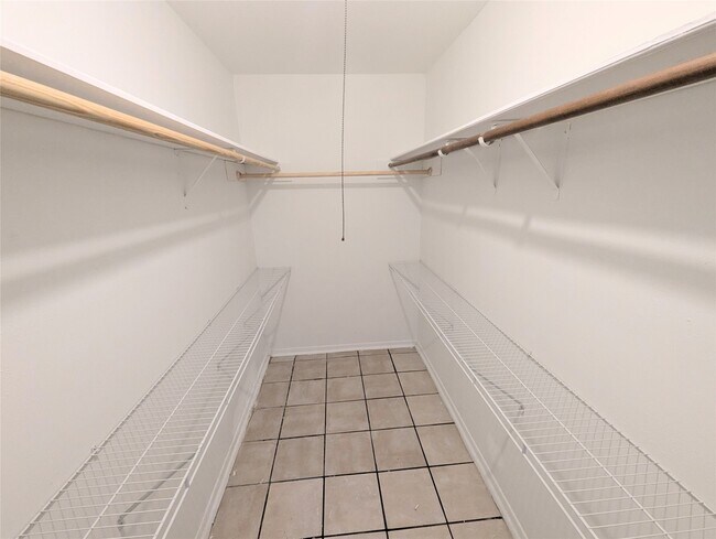 Building Photo - 17602 Crestline Rd