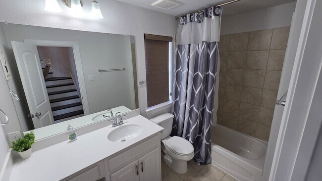 Building Photo - 1112 Maverick Dr