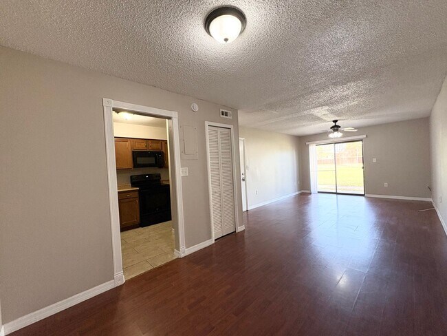 Building Photo - Altamonte Springs 1B/1BA Ground Floor Condo ~ Available NOW!!