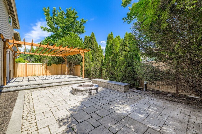 Building Photo - 4Bd/3.5Ba Sammamish House