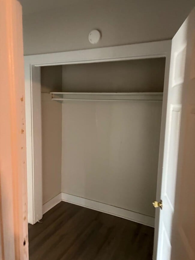 Building Photo - 406 S Fredonia St