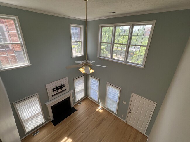Building Photo - Beautiful Port Warwick Townhome.