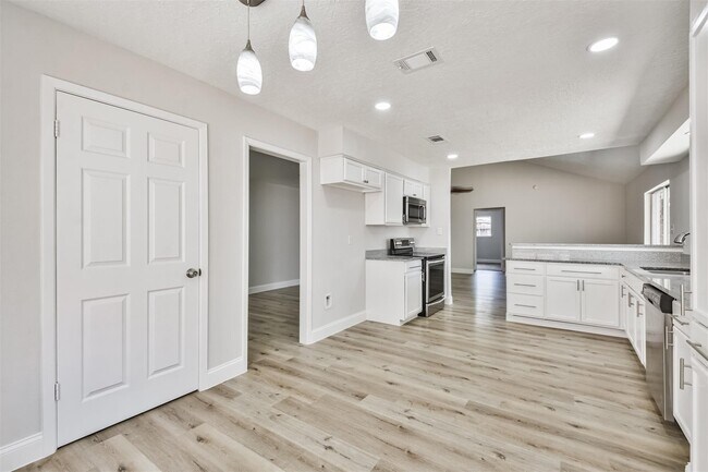 Building Photo - 23203 Pennsgrove Rd