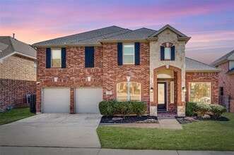 Building Photo - 3825 Miramar Dr