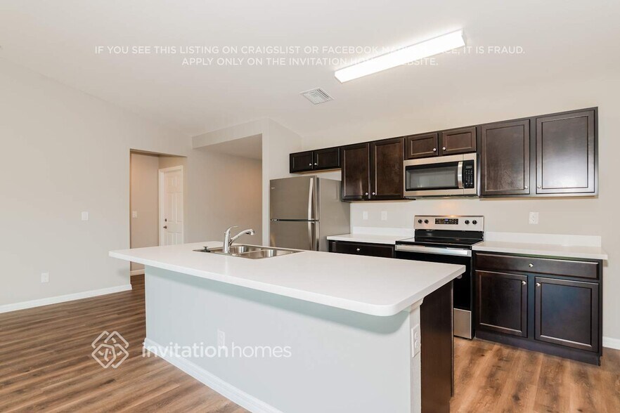 Building Photo - 810 Merrimac St SE