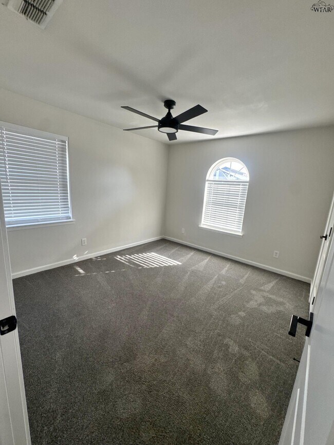 Building Photo - 1207 Danberry St