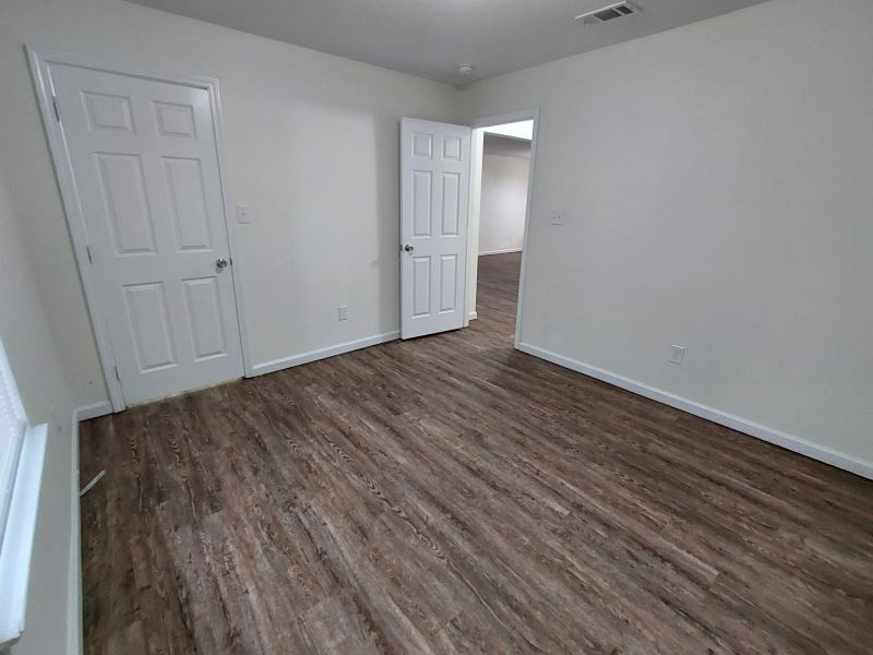 Building Photo - 15143 Deer Creek Dr
