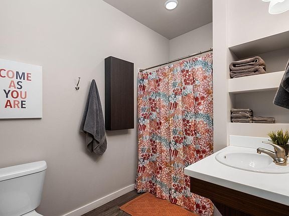 Building Photo - 619 E Eighth St