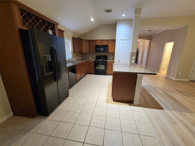 Building Photo - 15126 Summer Sunset Dr